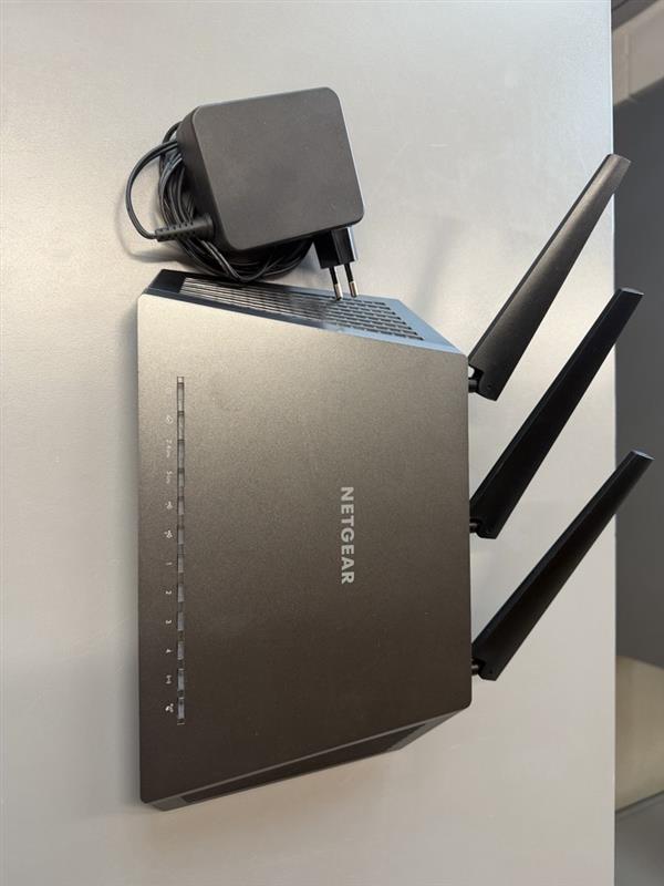 NETGEAR R7000 Nighthawk AC1900 Smart WiFi Router inkl. Netzteil