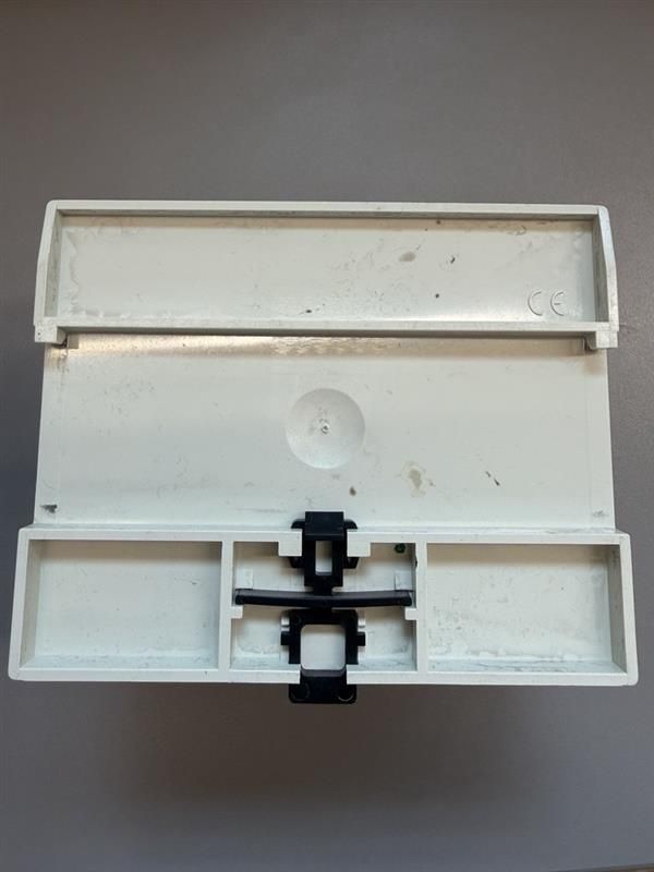 BERKER Schaltaktormodul 8fach 10A 490 0 262 – Bild 3 von 3